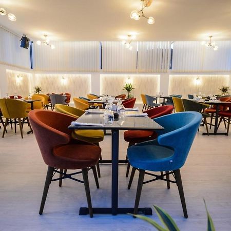 Casa On Hotel นาโวดาริ ภายนอก รูปภาพ