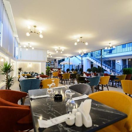 Casa On Hotel นาโวดาริ ภายนอก รูปภาพ