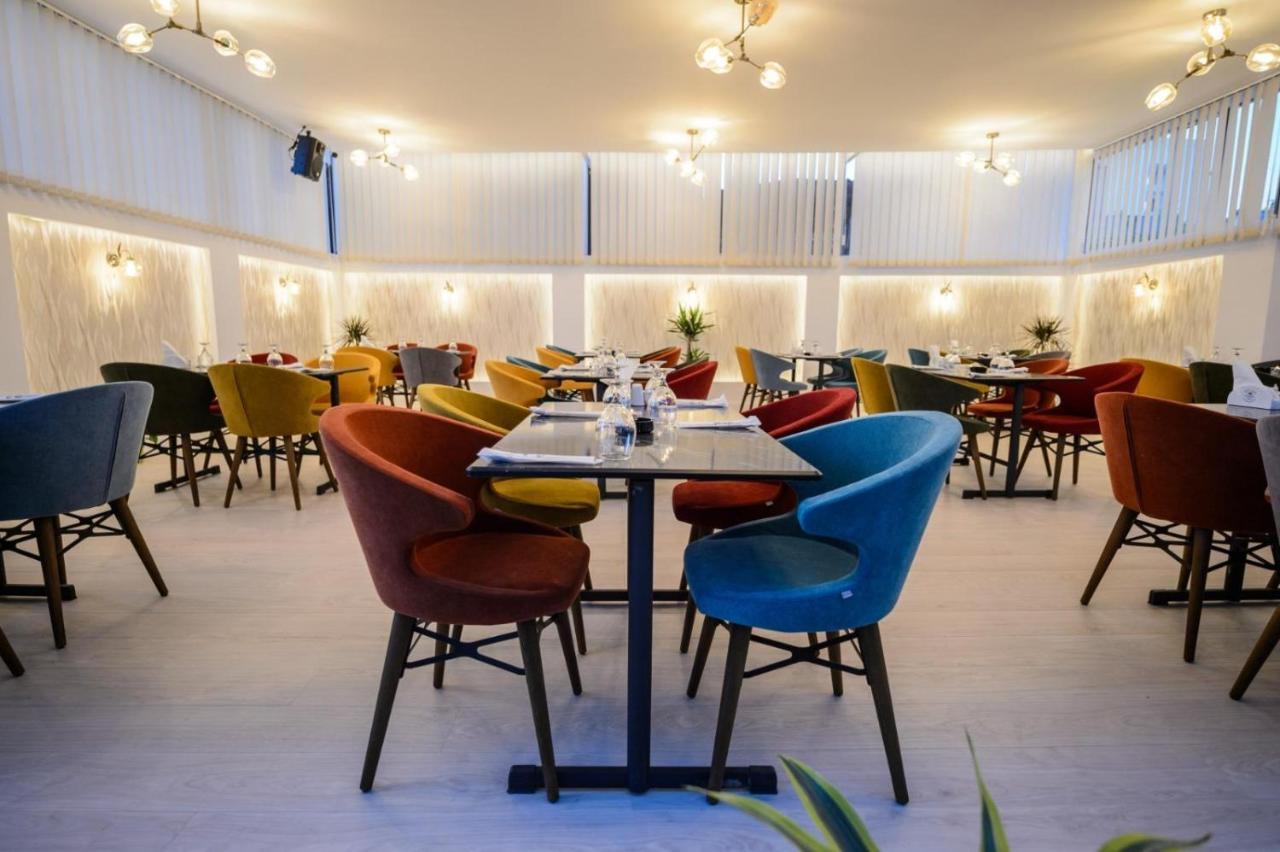 Casa On Hotel นาโวดาริ ภายนอก รูปภาพ