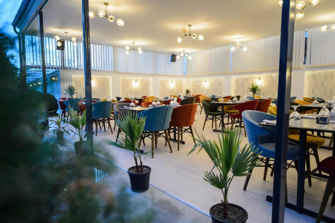 Casa On Hotel นาโวดาริ ภายนอก รูปภาพ