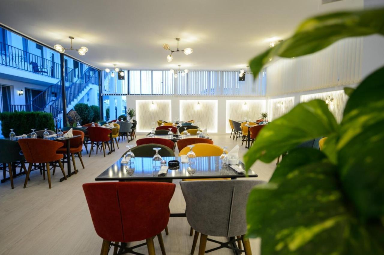 Casa On Hotel นาโวดาริ ภายนอก รูปภาพ