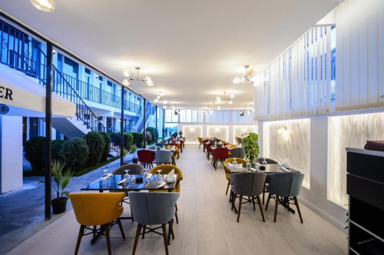 Casa On Hotel นาโวดาริ ภายนอก รูปภาพ