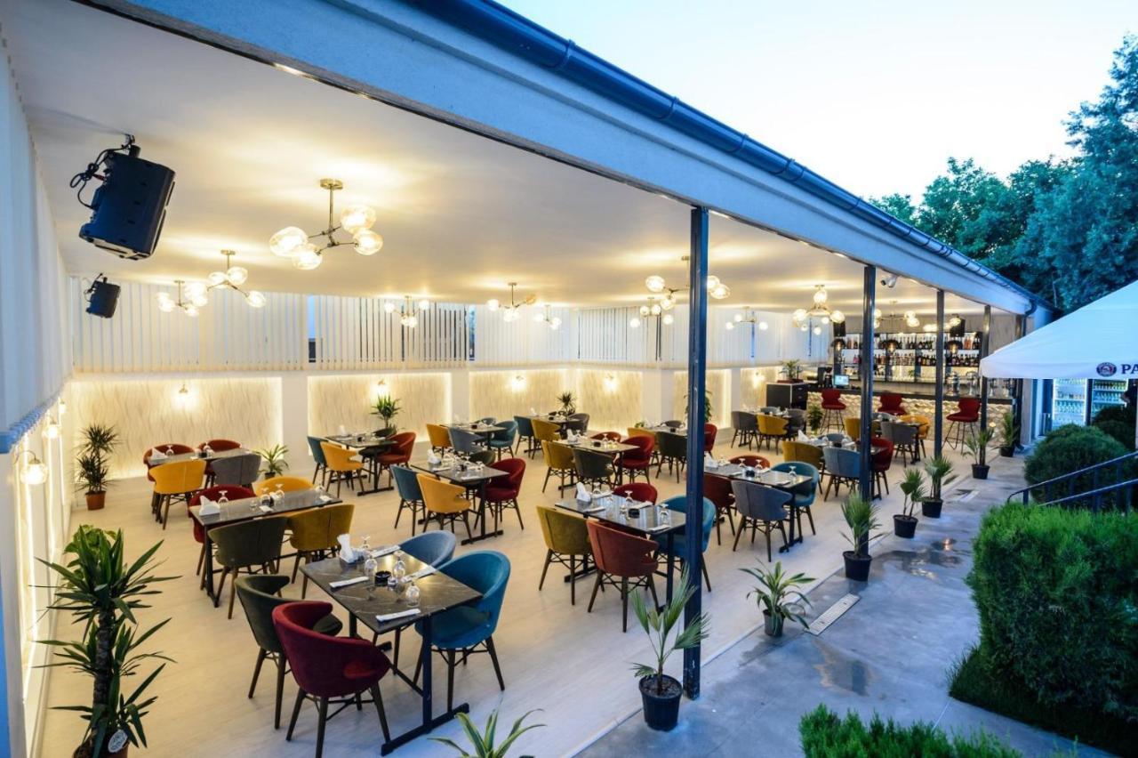 Casa On Hotel นาโวดาริ ภายนอก รูปภาพ