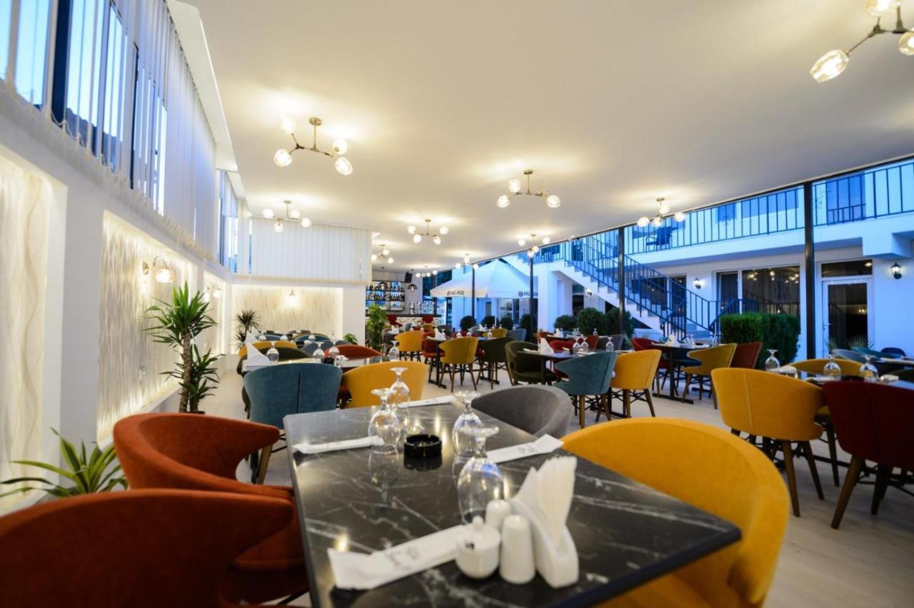 Casa On Hotel นาโวดาริ ภายนอก รูปภาพ