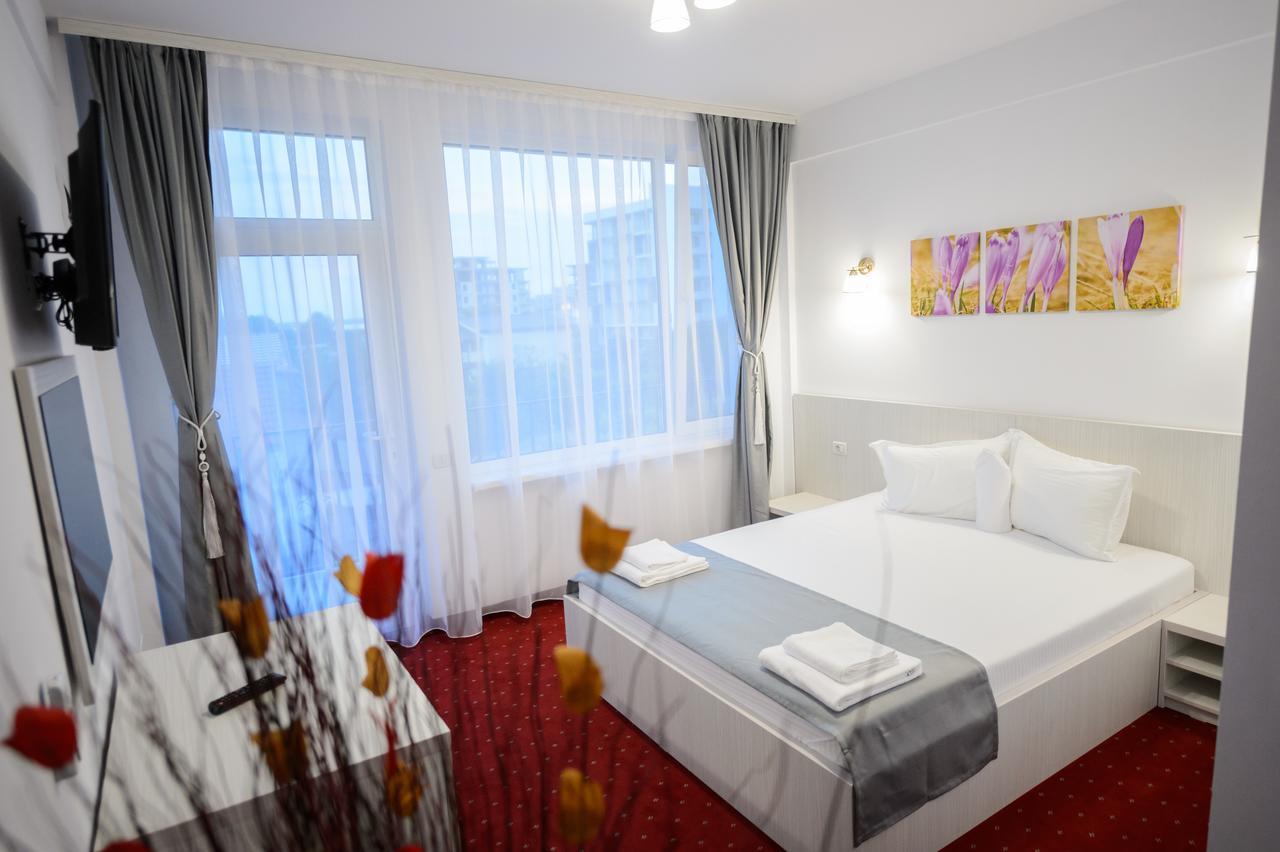 Casa On Hotel นาโวดาริ ภายนอก รูปภาพ