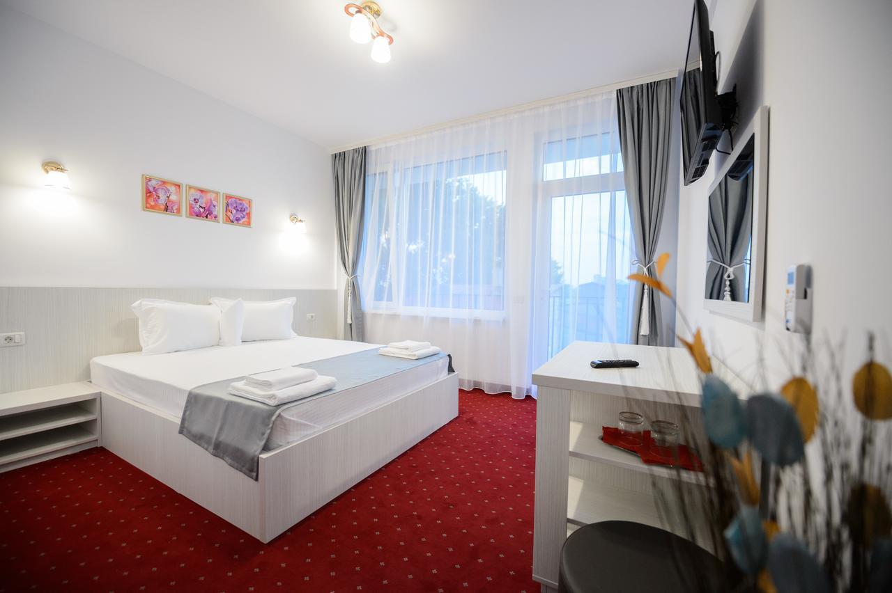 Casa On Hotel นาโวดาริ ภายนอก รูปภาพ