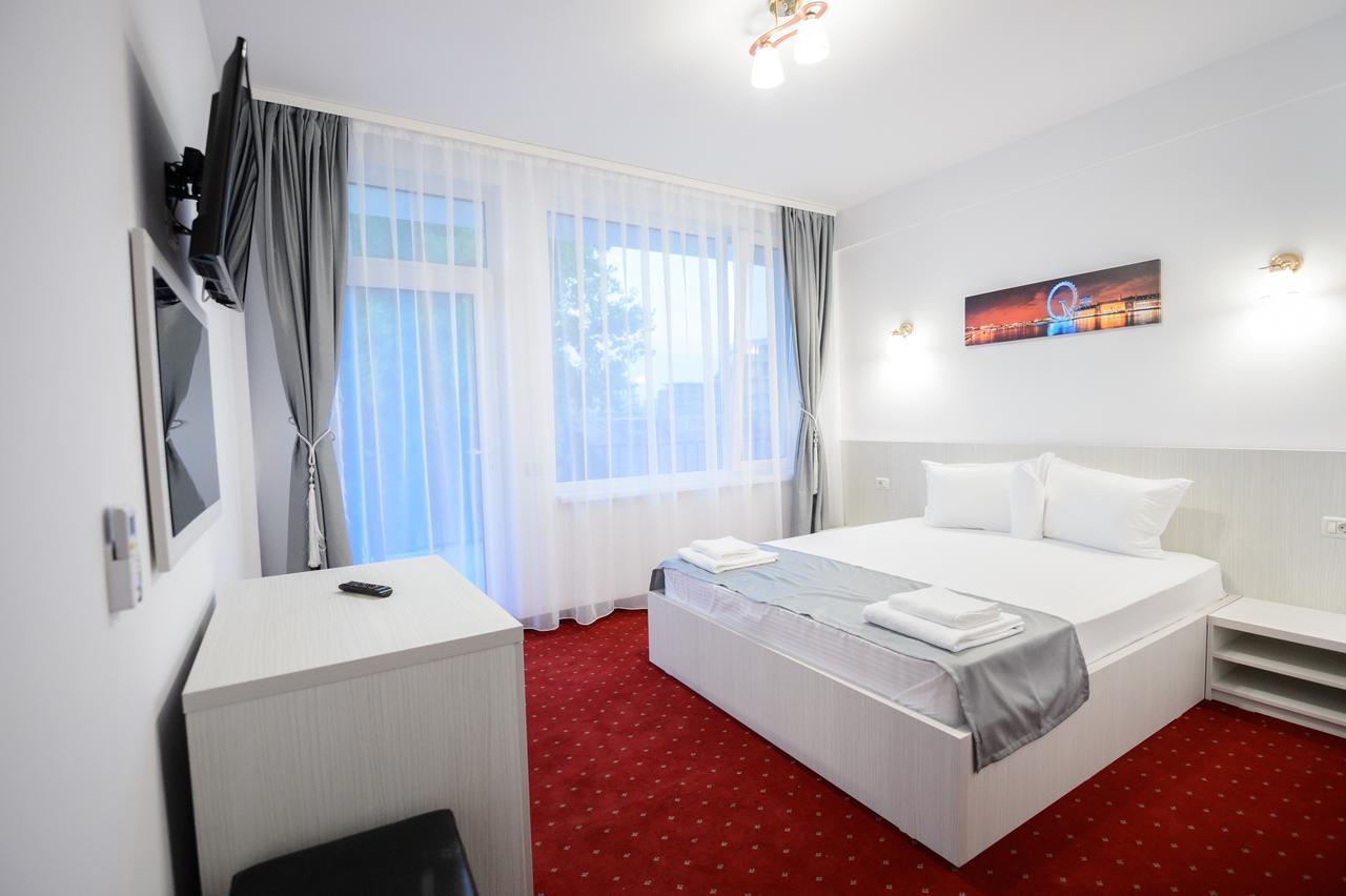 Casa On Hotel นาโวดาริ ภายนอก รูปภาพ