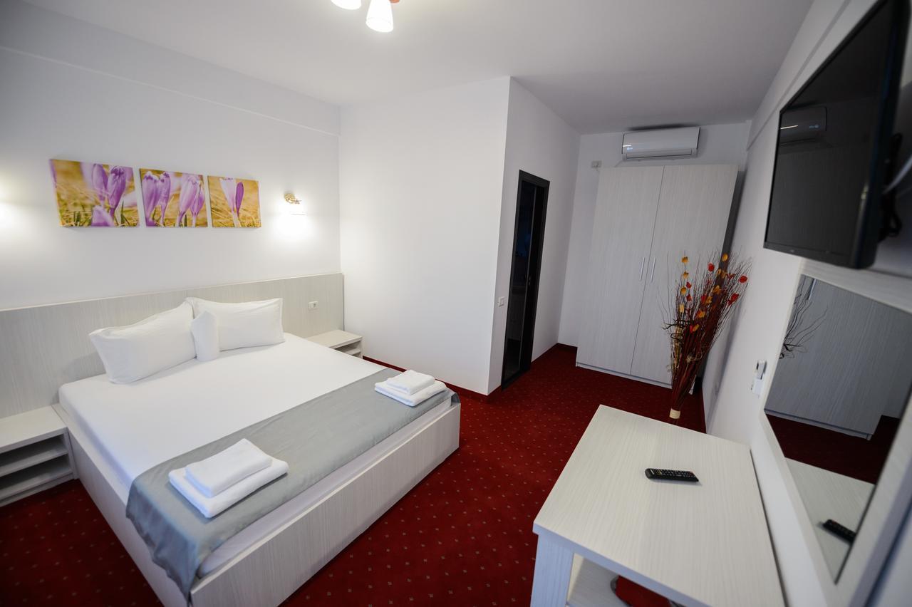 Casa On Hotel นาโวดาริ ภายนอก รูปภาพ