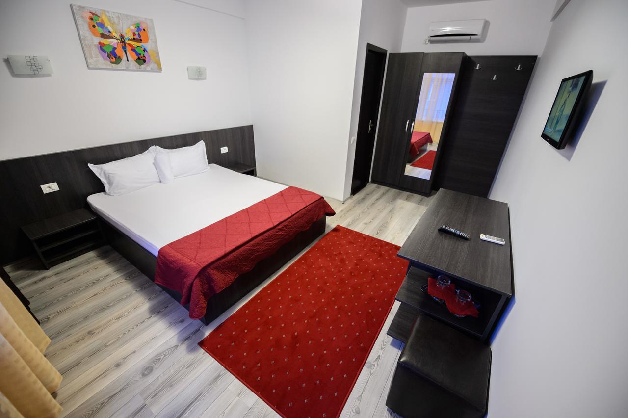 Casa On Hotel นาโวดาริ ภายนอก รูปภาพ